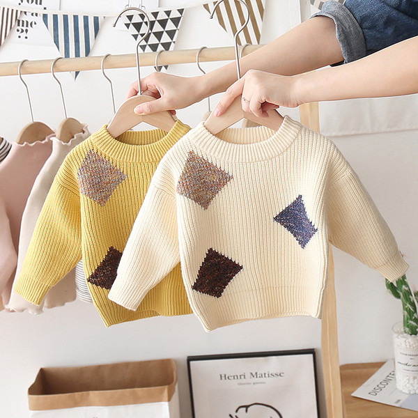 Šiuolaikinis vaikiškas megztinis su apvalia iškirpte berniukams