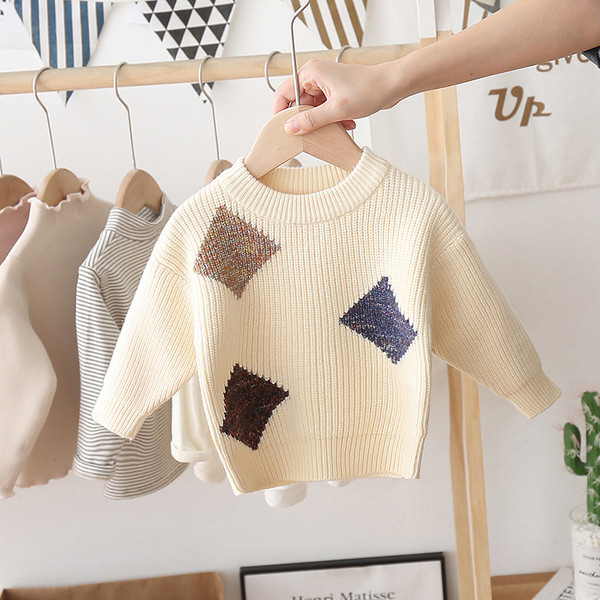 Šiuolaikinis vaikiškas megztinis su apvalia iškirpte berniukams