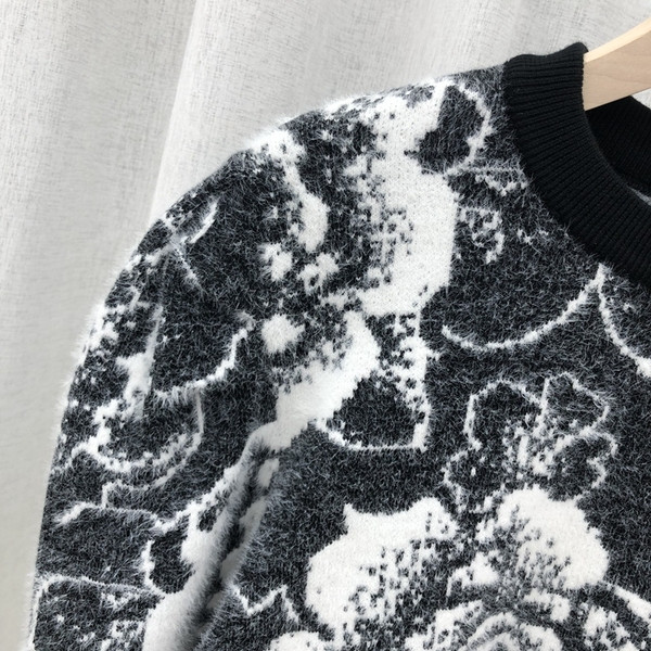 Casual γυναικείο πουλόβερ από λεπτό πλέξιμο με οβάλ ντεκολτέ