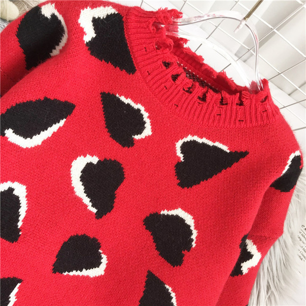 Νέο μοντέλο πλεκτό πουλόβερ με τύωμα καρδιές