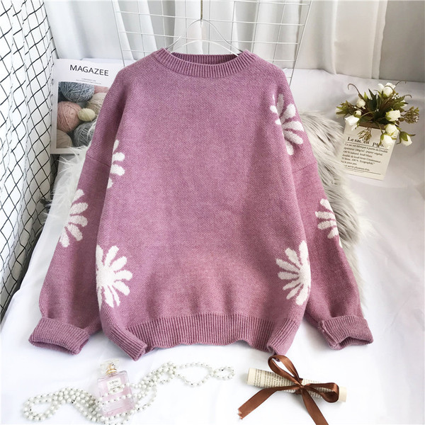 Γυναικείο πλεκτό πουλόβερ με λουλουδάτο μοτίβο και οβάλ ντεκολτέ