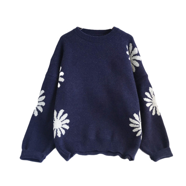 Γυναικείο πλεκτό πουλόβερ με λουλουδάτο μοτίβο και οβάλ ντεκολτέ