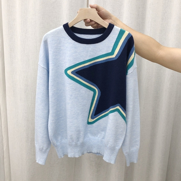 Γυναικείο λεπτό πλεκτό πουλόβερ με οβάλ ντεκολτέ και μακριά μανίκια