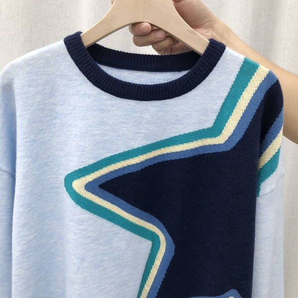 Γυναικείο λεπτό πλεκτό πουλόβερ με οβάλ ντεκολτέ και μακριά μανίκια