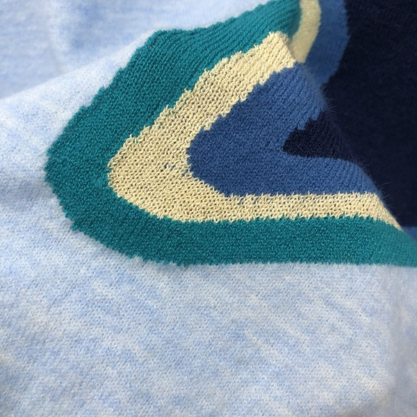 Γυναικείο λεπτό πλεκτό πουλόβερ με οβάλ ντεκολτέ και μακριά μανίκια