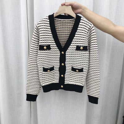 Дамска ежедневна жилетка с шпиц деколте и джобове