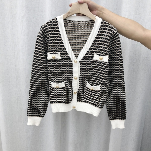 Дамска ежедневна жилетка с шпиц деколте и джобове 