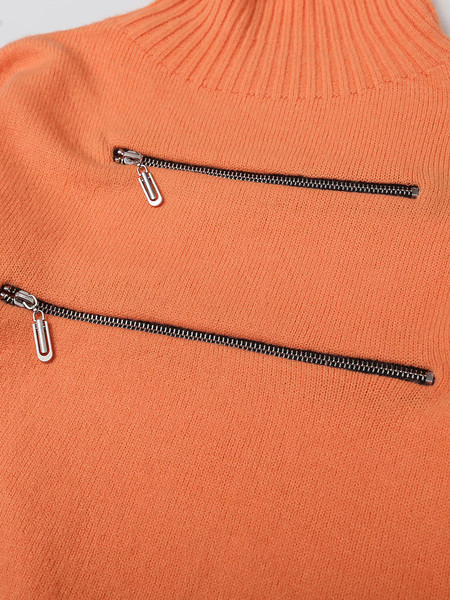 Μοντέρνο πουλόβερ με φερμουάρ και σκισμένα μοτίβα