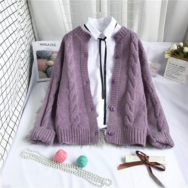 Naiste kootud vest - ovaalse dekoltee ja nööpidega