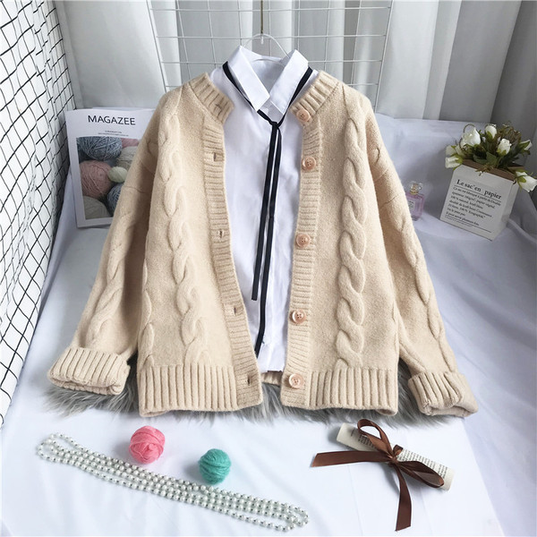 Naiste kootud vest - ovaalse dekoltee ja nööpidega