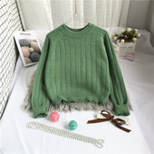 Μοντέρνο γυναικείο πουλόβερ  με οβάλ ντεκολτέ και μακριά μανίκια