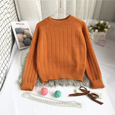 Μοντέρνο γυναικείο πουλόβερ  με οβάλ ντεκολτέ και μακριά μανίκια