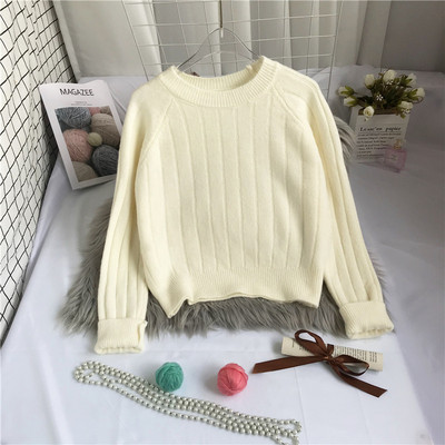 Μοντέρνο γυναικείο πουλόβερ  με οβάλ ντεκολτέ και μακριά μανίκια