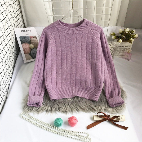 Μοντέρνο γυναικείο πουλόβερ  με οβάλ ντεκολτέ και μακριά μανίκια