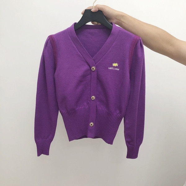 Õhukesest kudumisest tikandiga naiste kampsun