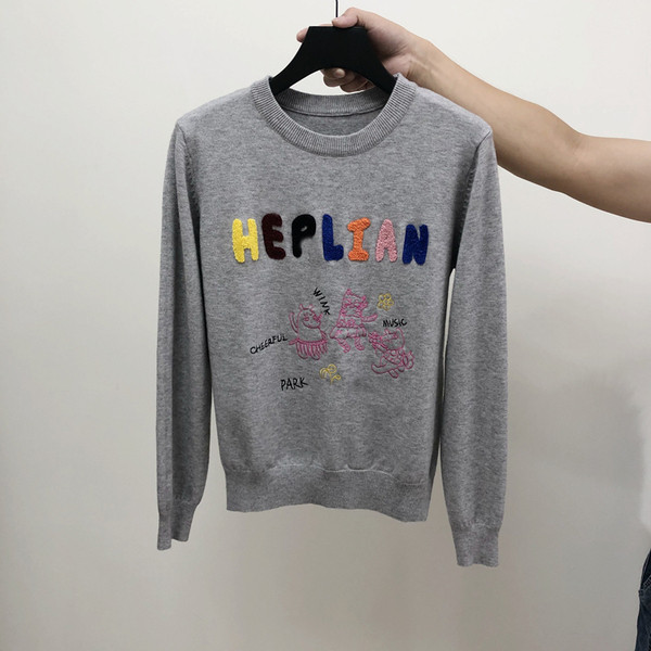 Γυναικείο πουλόβερ με οβάλ λαιμόκοψη και χρωματική επιγραφή