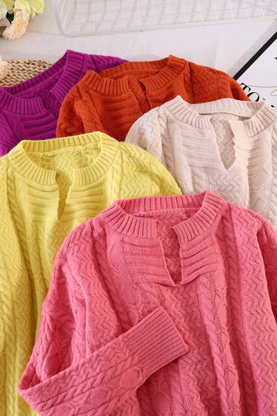 Γυναικείο πουλόβερ με στρογγυλή λαιμόκοψη και μακριά μανίκια