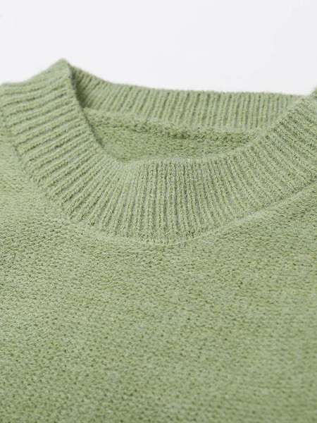 Γυναικείο πουλόβερ με ανάγλυφο πλεκτό και οβάλ ντεκολτέ