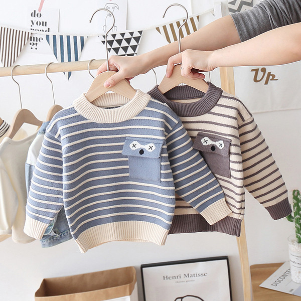 Lastele mõeldud ümara kaelusega triibuline kampsun poistele