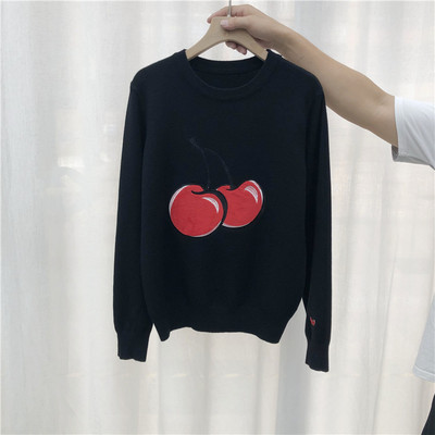 Γυναικείο πουλόβερ με απλικέ χρώμα και οβάλ ντεκολτέ