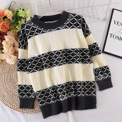 Πλεκτό γυναικείο πουλόβερ με οβάλ ντεκολτέ