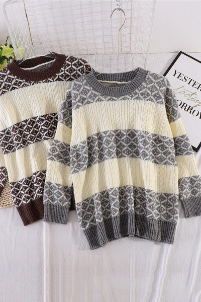 Kootud naiste vabaaja kampsun ovaalse kaelusega