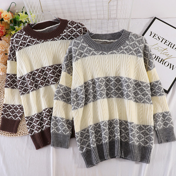 Kootud naiste vabaaja kampsun ovaalse kaelusega