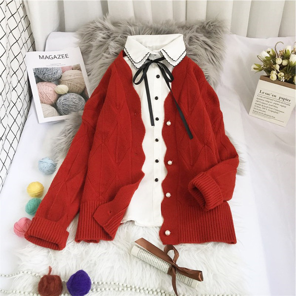 Naiste kootud vest - nööpide ja pikkade varrukatega