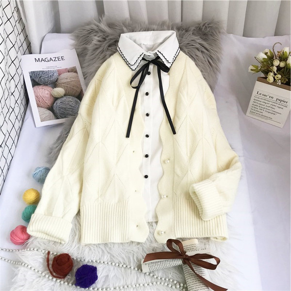 Naiste kootud vest - nööpide ja pikkade varrukatega