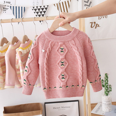 Модерен детски пуловер с обло деколте и бродерия