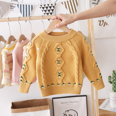 Модерен детски пуловер с обло деколте и бродерия