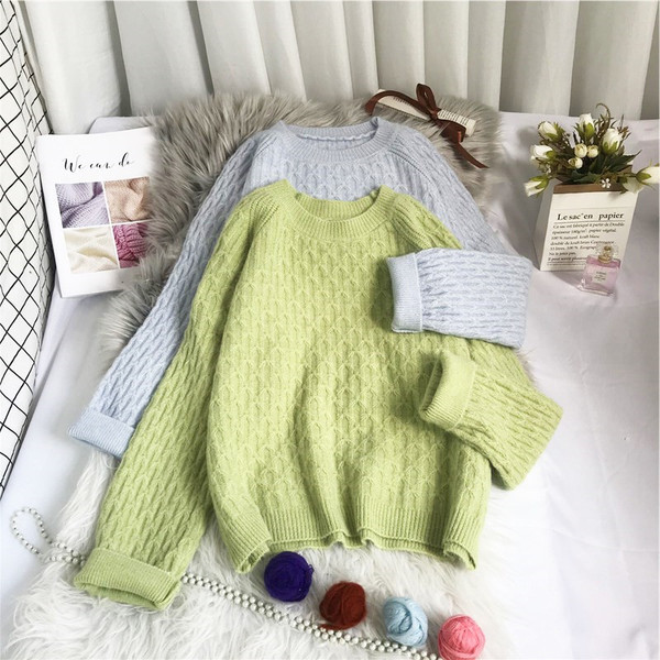 Γυναικείο πουλόβερ casual - με οβάλ ντεκολτέ και μακριά μανίκια