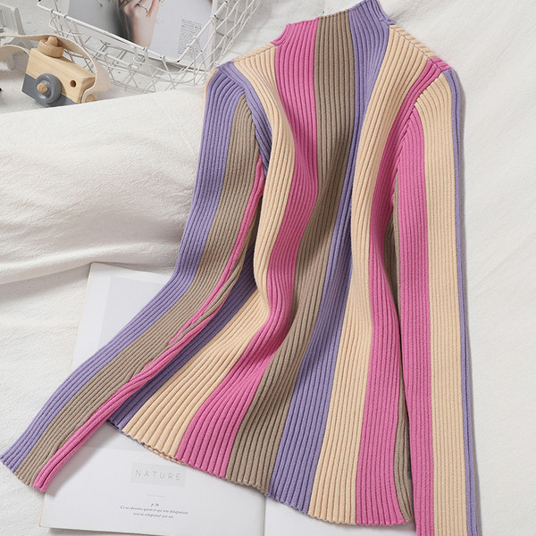 Πολύχρωμο γυναικείο πουλόβερ με χαμηλό κολάρο 