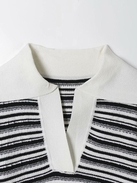 Γυναικείο λεπτό πουλόβερ με βαθύ ντεκολτέ