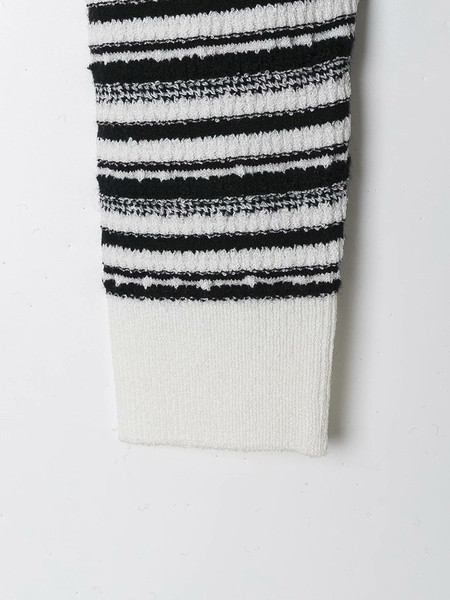 Γυναικείο λεπτό πουλόβερ με βαθύ ντεκολτέ