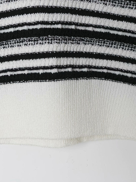 Γυναικείο λεπτό πουλόβερ με βαθύ ντεκολτέ