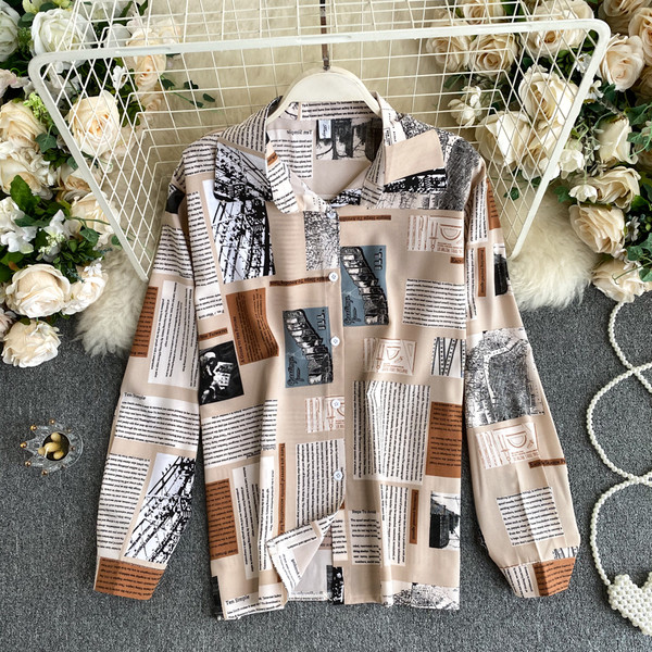 Cămașă de damă cu guler clasic, model de culoare și nasturi