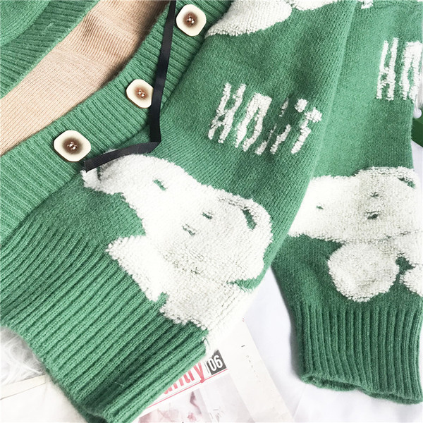 Модерна дамска жилетка - с копчета и шпиц деколте