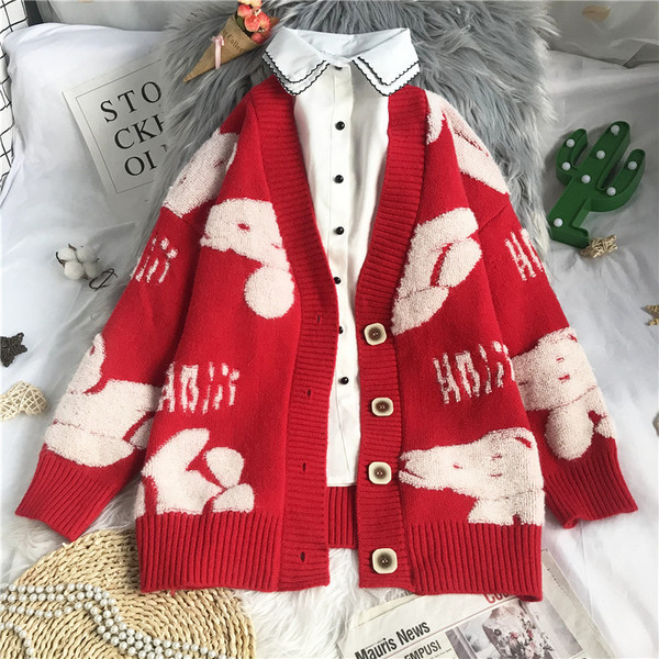 Модерна дамска жилетка - с копчета и шпиц деколте