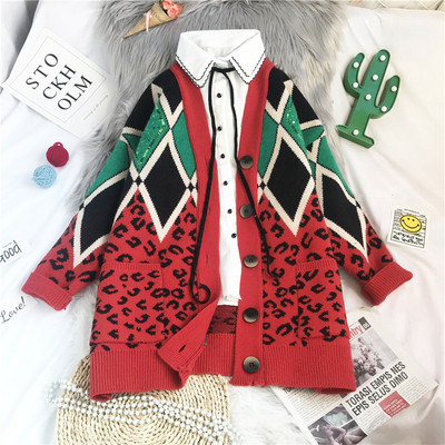 Naiste mustri ja spitsikaelusega kootud vest