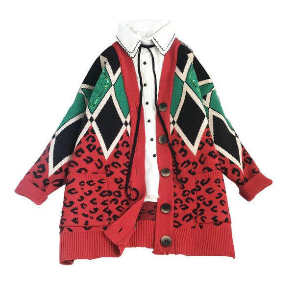 Naiste mustri ja spitsikaelusega kootud vest