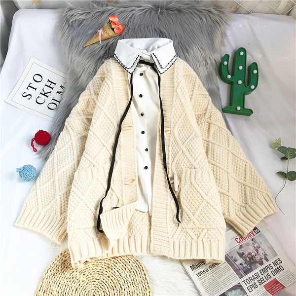 Moderan ženski prsluk s dugim rukavima i džepovima