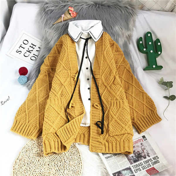 Moderan ženski prsluk s dugim rukavima i džepovima