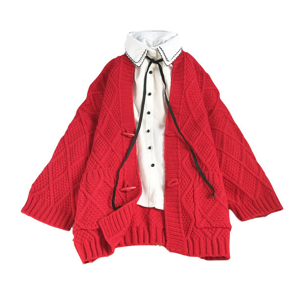 Moderan ženski prsluk s dugim rukavima i džepovima