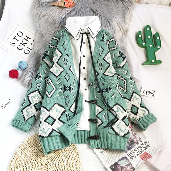 Нов модел дамска плетена жилетка с шарка