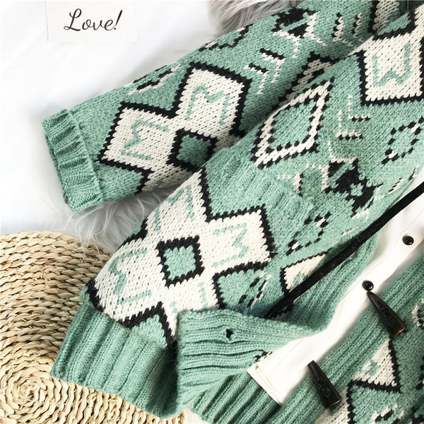 Нов модел дамска плетена жилетка с шарка