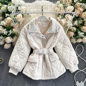 Naiste vabaaja jope vöö ja nööpidega