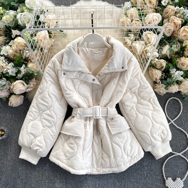 Naiste vabaaja jope vöö ja nööpidega