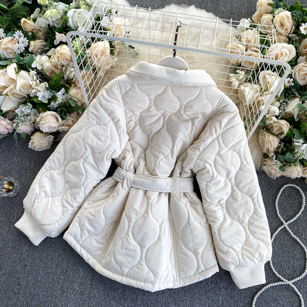 Naiste vabaaja jope vöö ja nööpidega