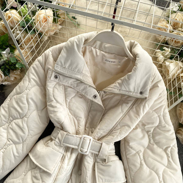 Naiste vabaaja jope vöö ja nööpidega